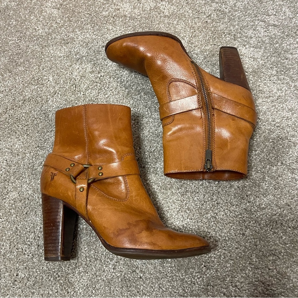 Frye Laurie Harness Short : Heeled Boots Tan